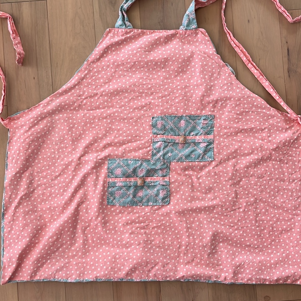Beautiful Reversible Apron! - Picture 4 of 6